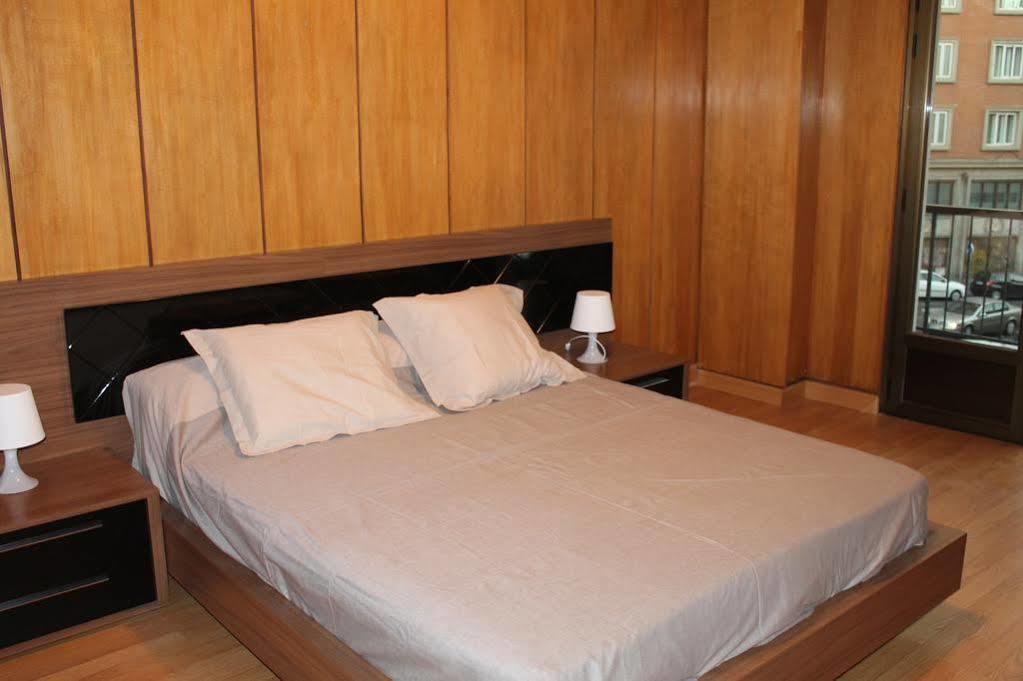 Apartamentos Rialto Madrid Exteriör bild
